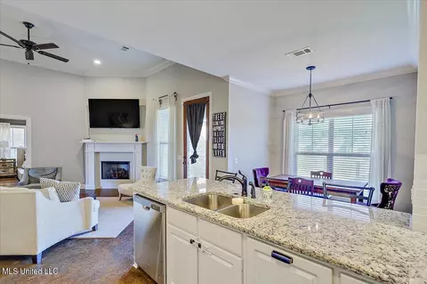 709 Sawgrass Lakes Dr, Brandon, MS 39042 photo 14