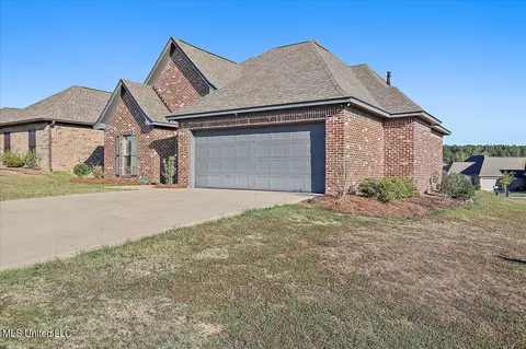709 Sawgrass Lakes Dr, Brandon, MS 39042 photo 2