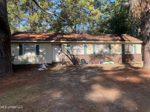 2675 Pinebrook Dr, Jackson, MS 39212