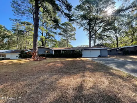 2750 E Benwood Dr, Jackson, MS 39204