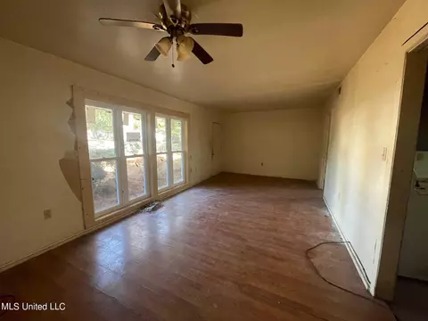 2764 Woodside Dr, Jackson, MS 39204 photo 2