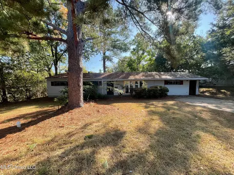 2764 Woodside Dr, Jackson, MS 39204