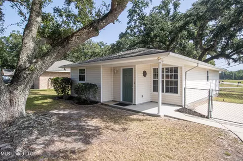 94 N Seashore Ave, Long Beach, MS 39560
