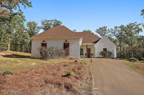 1130 Oak Cove Rd, Terry, MS 39170