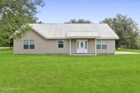 19808 Snell Pl, Moss Point, MS 39562