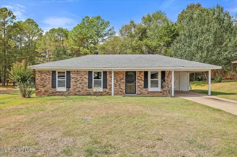 1072 Georgetown Circle Cir, Terry, MS 39170