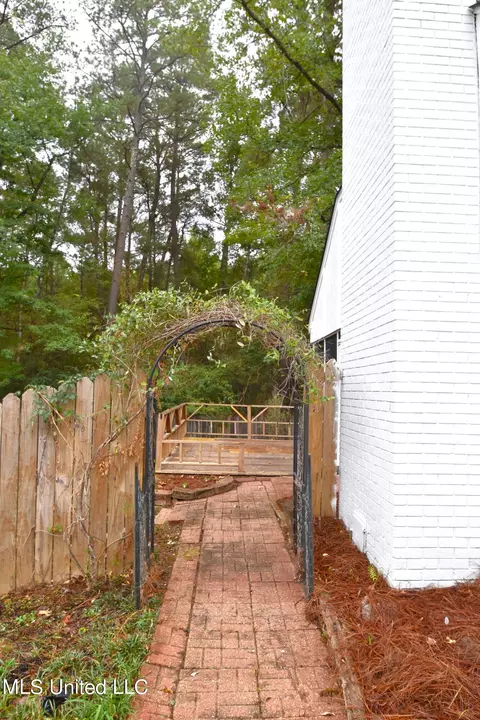 719 Benwick Dr, Brandon, MS 39047 photo 2