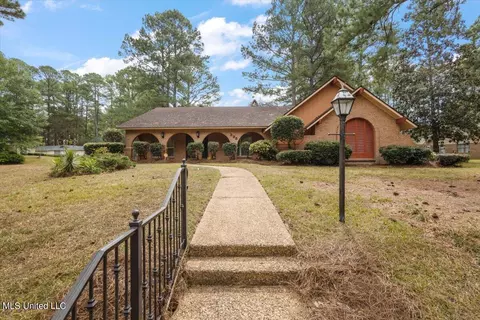395 Heritage Pl, Jackson, MS 39212
