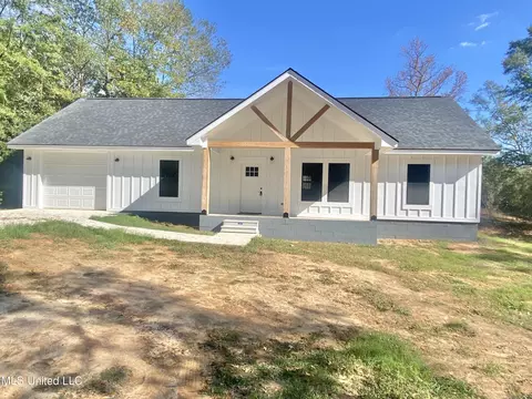 425 Clara St, Wiggins, MS 39577