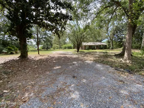 7904 Jason Dr, Moss Point, MS 39562 photo 4