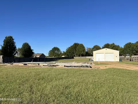 8090 E Shelburne Ln, Southaven, MS 38672