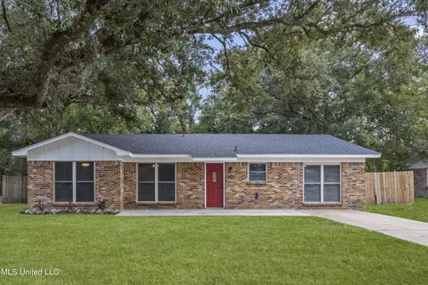 7520 Marathon Dr, Biloxi, MS 39532