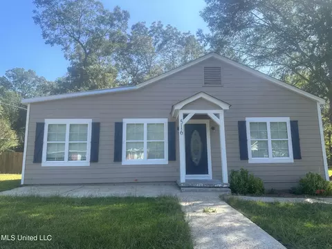 516 S Natchez St, Kosciusko, MS 39090