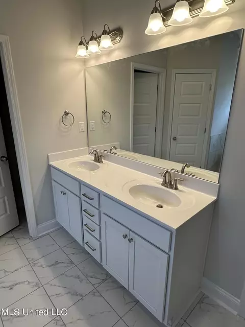 Bath - 7644 Willow Way, Hernando, MS 38632 photo 5 of 5