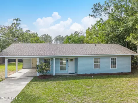 815 Saint Joseph St, Waveland, MS 39576