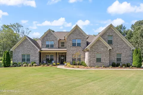 104 Rosewood Dr, Senatobia, MS 38668