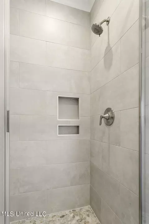 Bath - 505 Black Cherry Cv, Canton, MS 39046 photo 2 of 4