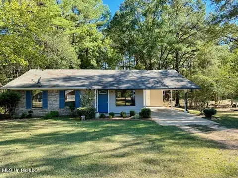 125 Holliday Trce, Raymond, MS 39154