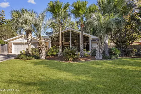 2801 Belmont Dr, Ocean Springs, MS 39564