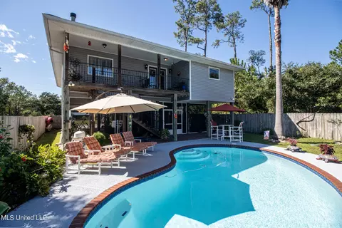 31 Fiber St, Bay Saint Louis, MS 39520