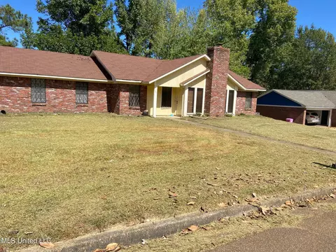 1330 Cherrywood Drive Dr, Clinton, MS 39056