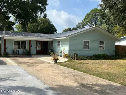 2502 Redwood Ave, Pascagoula, MS 39567