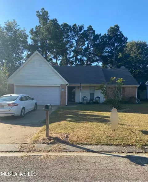 10323 Curtiss Dr, Olive Branch, MS 38654 photo 1