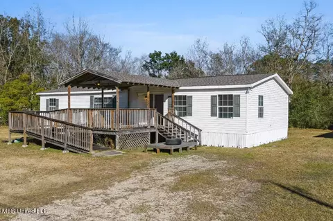 9308 Gray Ave, Ocean Springs, MS 39565