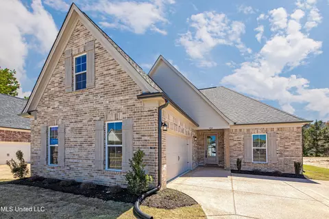 3501 Hatton Dr, Nesbit, MS 38651