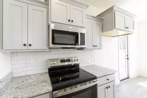 Kitchen - 3501 Hatton Dr, Nesbit, MS 38651 photo 3 of 3