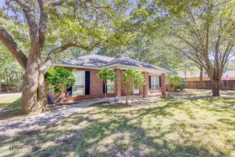 1500 Porpoise St, Ocean Springs, MS 39564