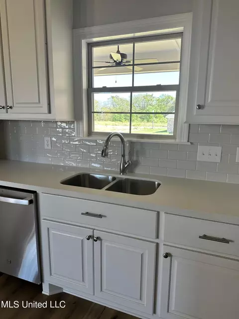 597 E Park St, Canton, MS 39046 photo 8