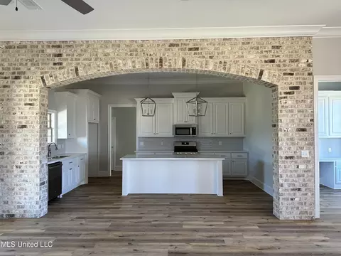 597 E Park St, Canton, MS 39046 photo 3