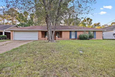 5225 Harrow Dr, Jackson, MS 39211