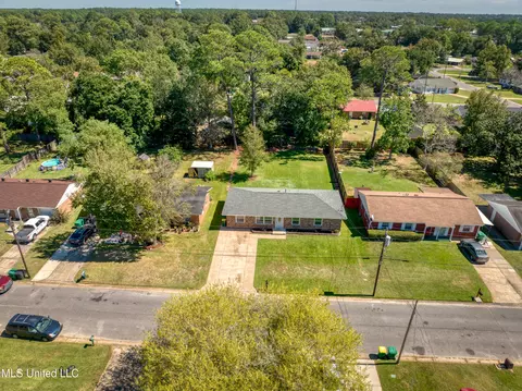 7112 Melrose Dr, Biloxi, MS 39532