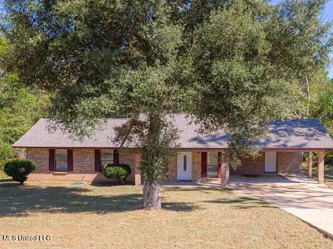 46 Dennis Knight Rd, Collins, MS 39428