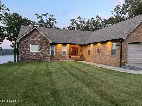 160 River Trace Dr #16, Iuka, MS 38852