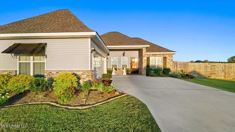 32 Bear Path Path, Picayune, MS 39466