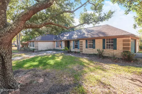 750 Canterbury Dr, Biloxi, MS 39532