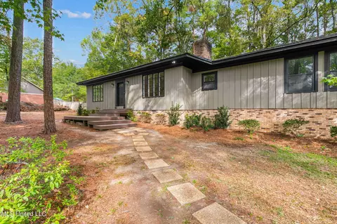 222 Matthew Dr, Brandon, MS 39042