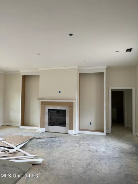Living - 2287 S Highway 301, Hernando, MS 38632 photo 1 of 1