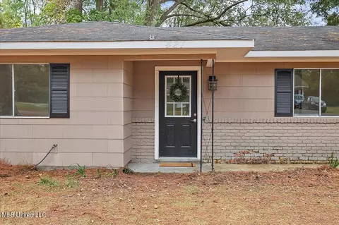 421 Wayne St, Clinton, MS 39056 photo 3