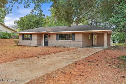 421 Wayne St, Clinton, MS 39056 photo 2