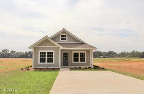 121 Parker Rd, Lucedale, MS 39452