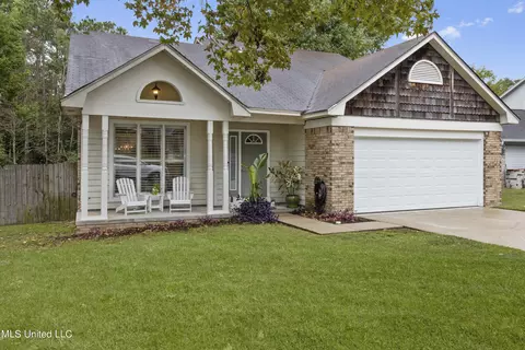 5401 Sioux Dr, Ocean Springs, MS 39564