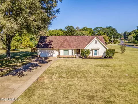 8200 Oakwood Ln, Olive Branch, MS 38654