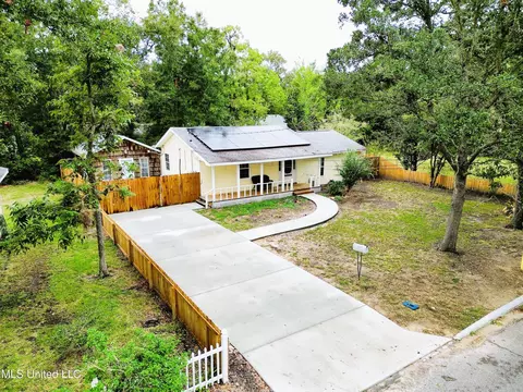 1317 Buena Vista St, Pascagoula, MS 39567