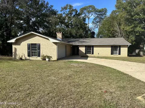 6301 Shore Dr, Ocean Springs, MS 39564