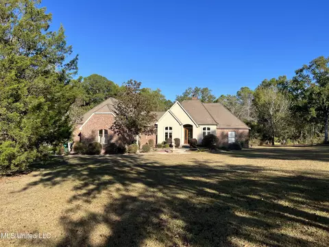 15092 Laurelwood Dr, Gulfport, MS 39503
