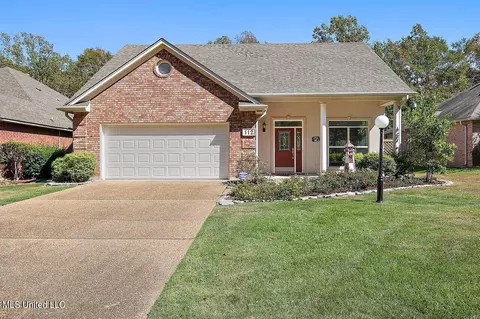 112 Brookside Dr, Clinton, MS 39056